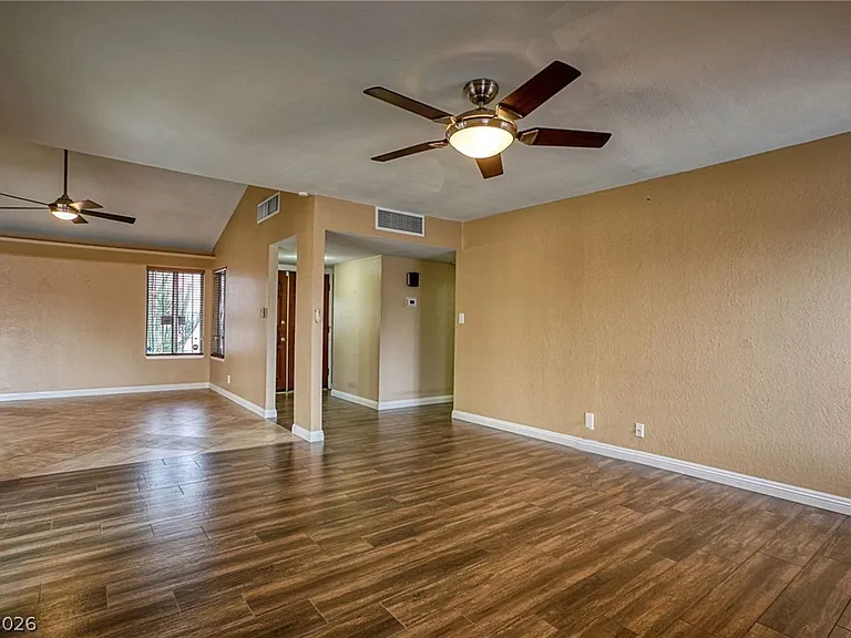 3956 Clear View Dr — Photo 6