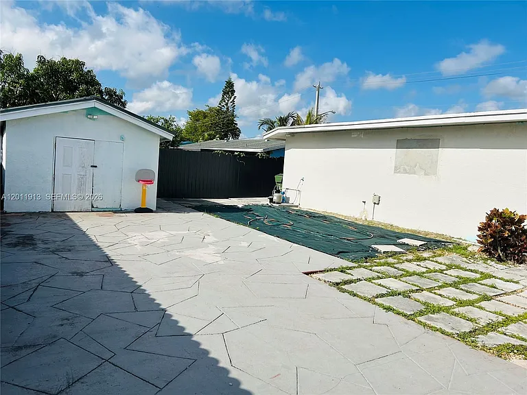 75 SW 18th Ave — Photo 8