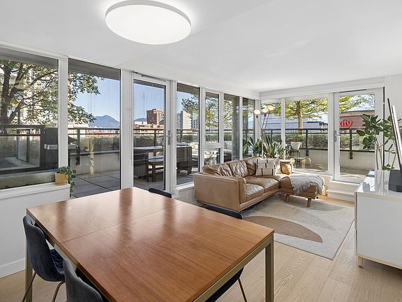 5th image of 188 Keefer St #1007