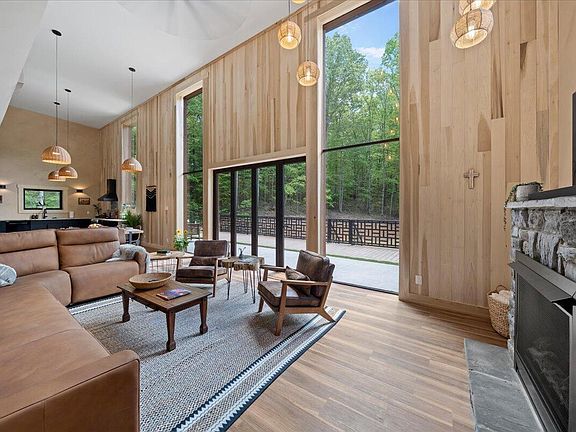 2nd image of 33 Jubilee Way