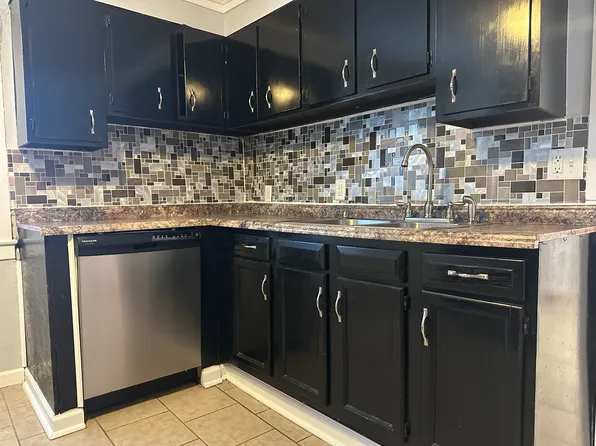 200 1/2 1st St #1, Solvay, NY 13209