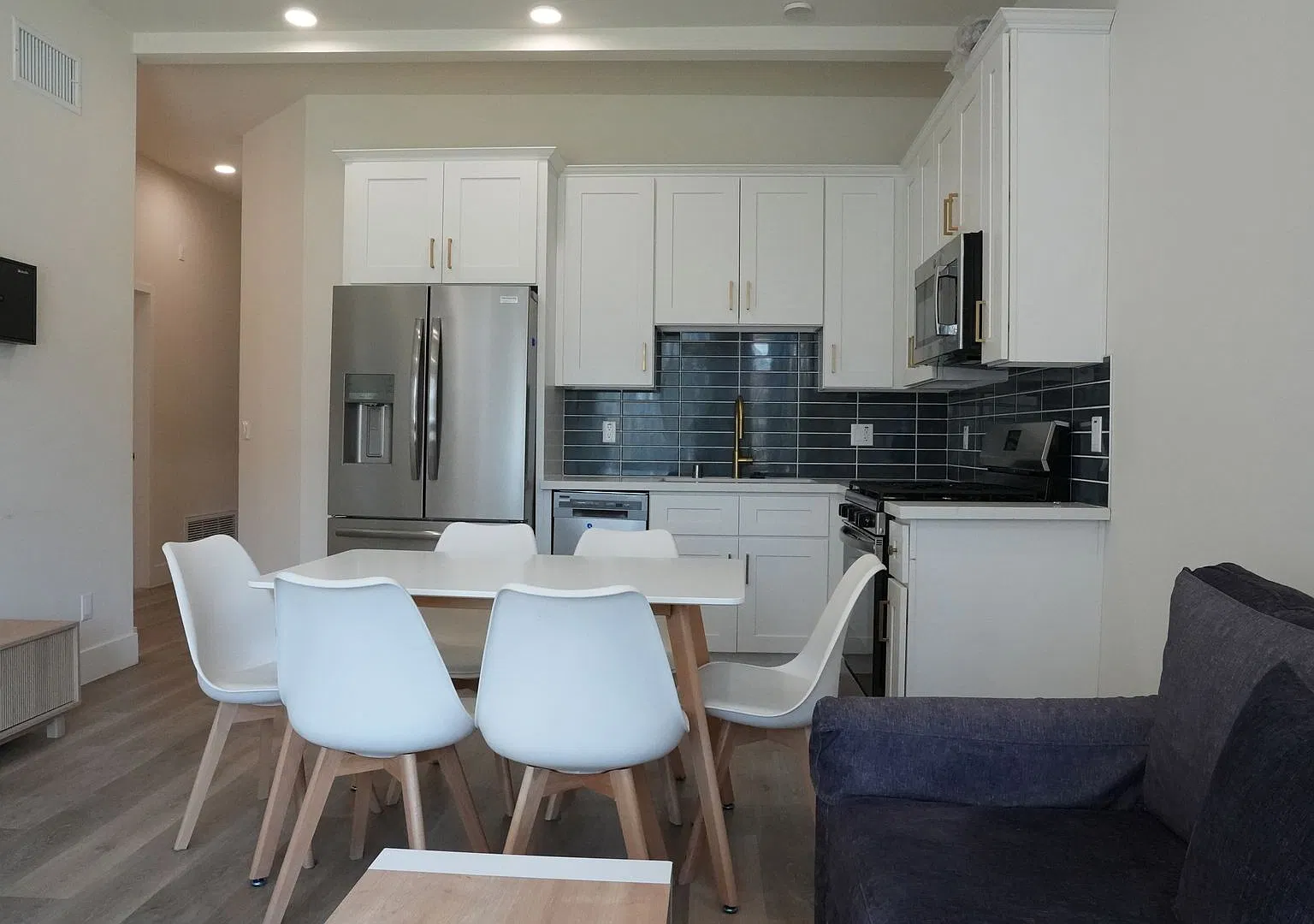 The Lyra Victorian Home on Menlo Avenue! — Photo 4