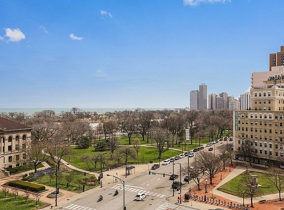 3rd image of 2020 N Lincoln Park W APT 8J