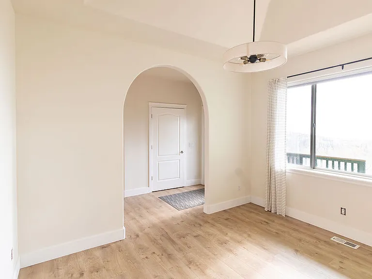 13431 Canyon Rd — Photo 5