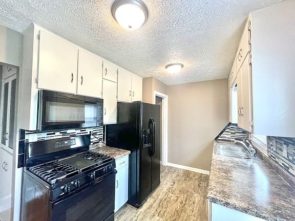 2nd image of 8032 Park Dr
