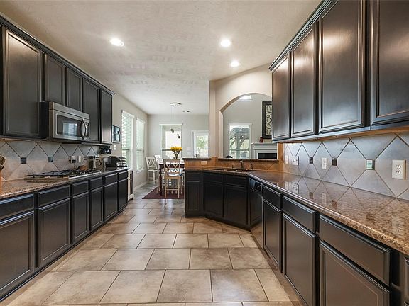 3rd image of 24072 Avlon Park Dr
