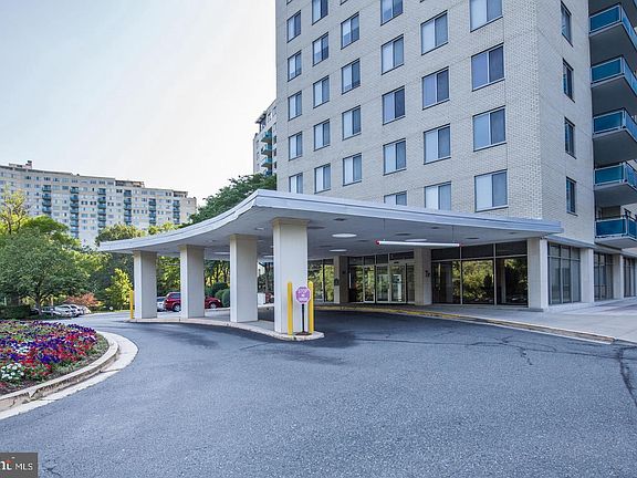 4th image of 10401 Grosvenor Pl APT 1128
