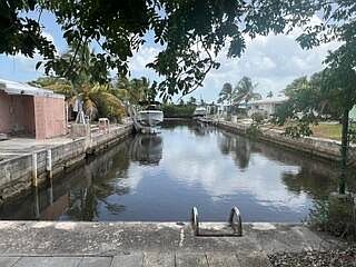 3rd image of 1433 Sunset Rd