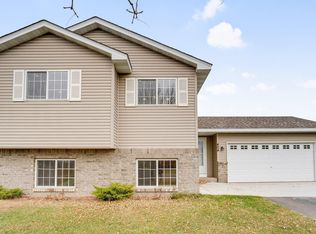 404 Horseshoe Ln, Braham, MN 55006