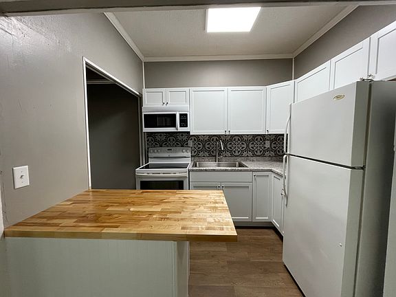 4th image of 1109 Stapler Ave