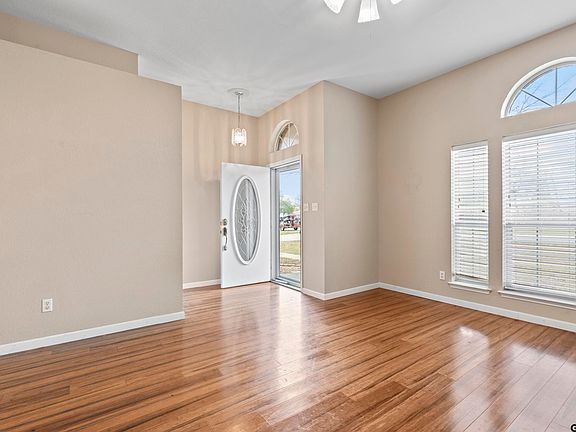3rd image of 13343 Lauren Ln