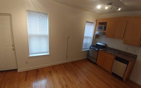 2nd image of 1423 W Leigh St #2