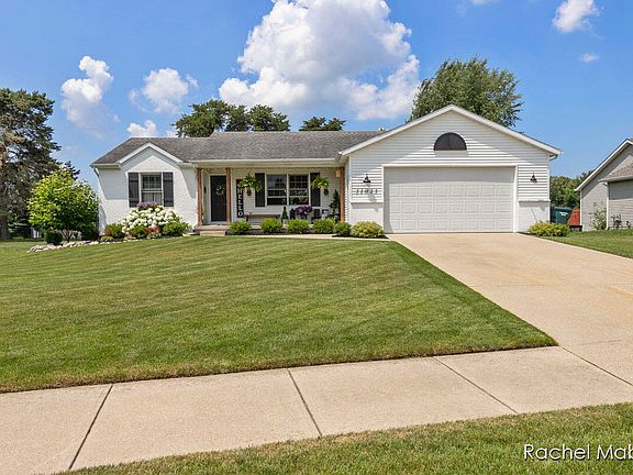 3rd image of 11013 Pinecreek Ct