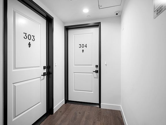 4th image of 10657 Moorpark St #304