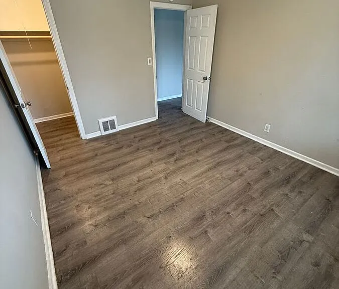 4612 E Linwood Blvd — Photo 6