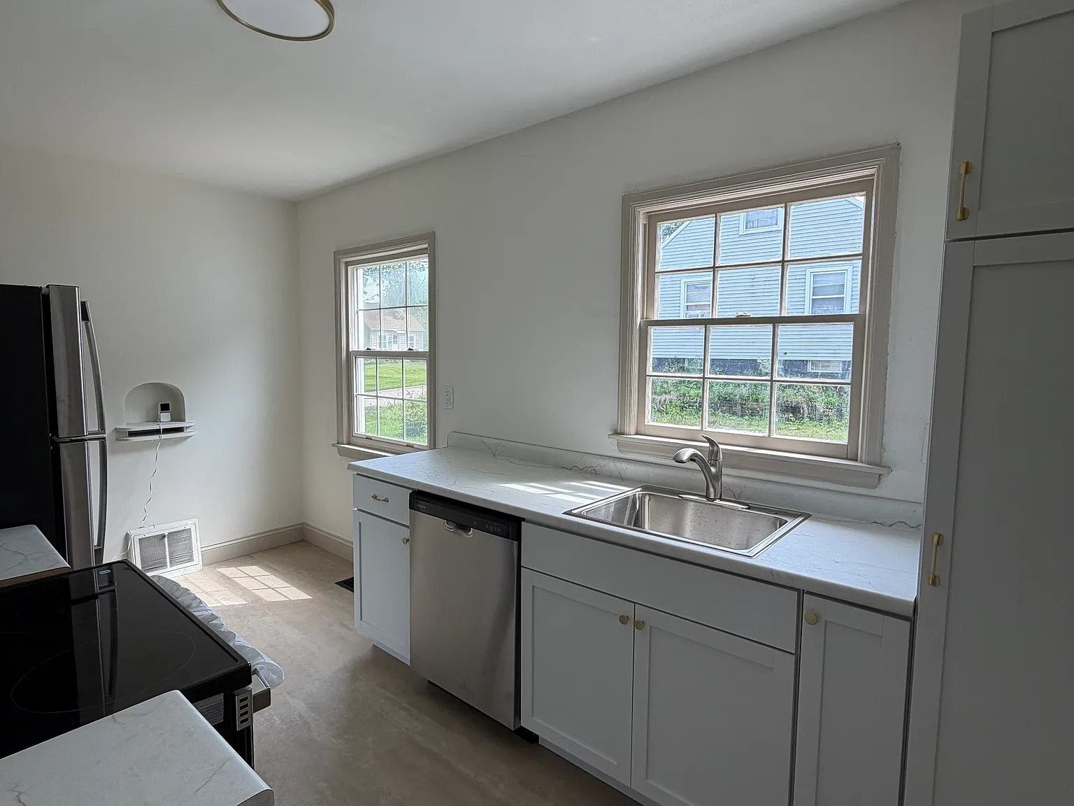 3 bed, 1.5 bath, 1037 sqft, $2,600 — Photo 4