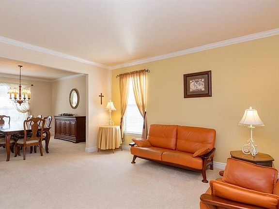 3rd image of 107 Evan Ct