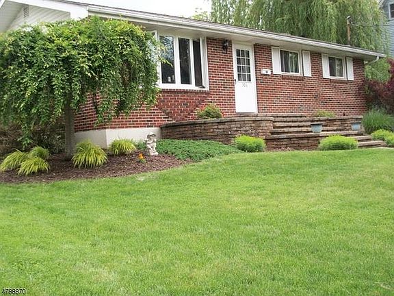 2nd image of 306 1st Ave