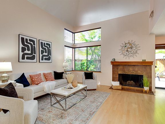 4th image of 35 Leonard Ct