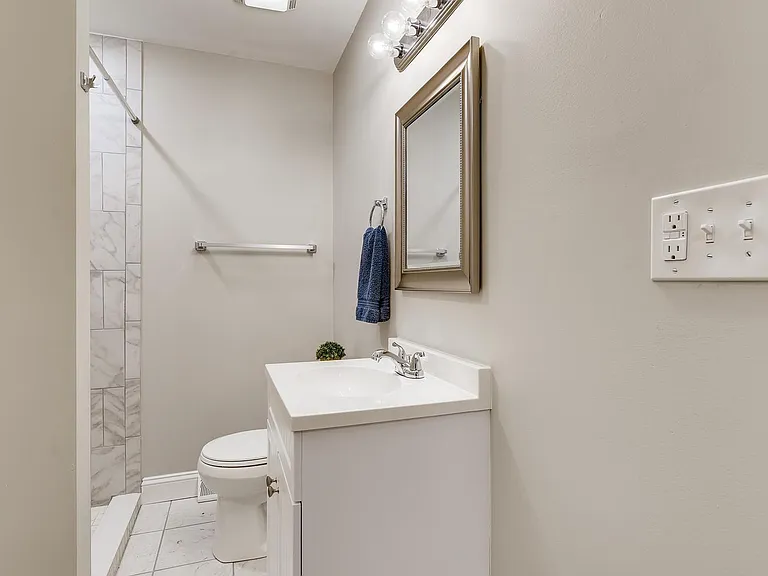 1214 Knox St — Photo 11