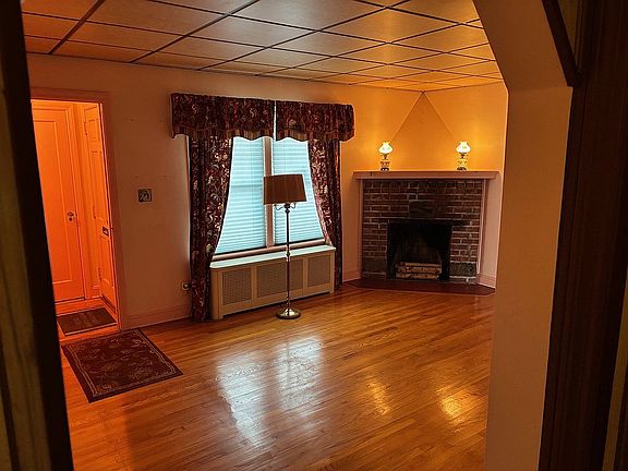 4th image of 200 Edward Ct