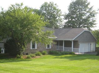 9475 Roanoak Dr, Rockford, IL 61107