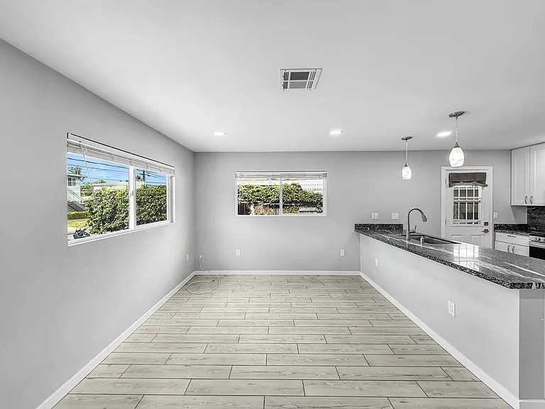 6123 Horton Dr — Photo 2