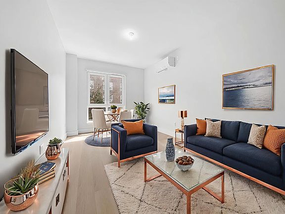 4th image of 77-63 Vleigh Pl #307