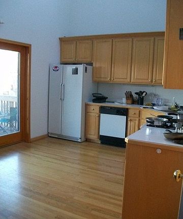2nd image of 4103 N Kenmore Ave #3S