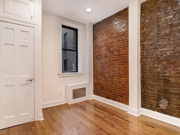 4th image of 209 E 10th St APT 3