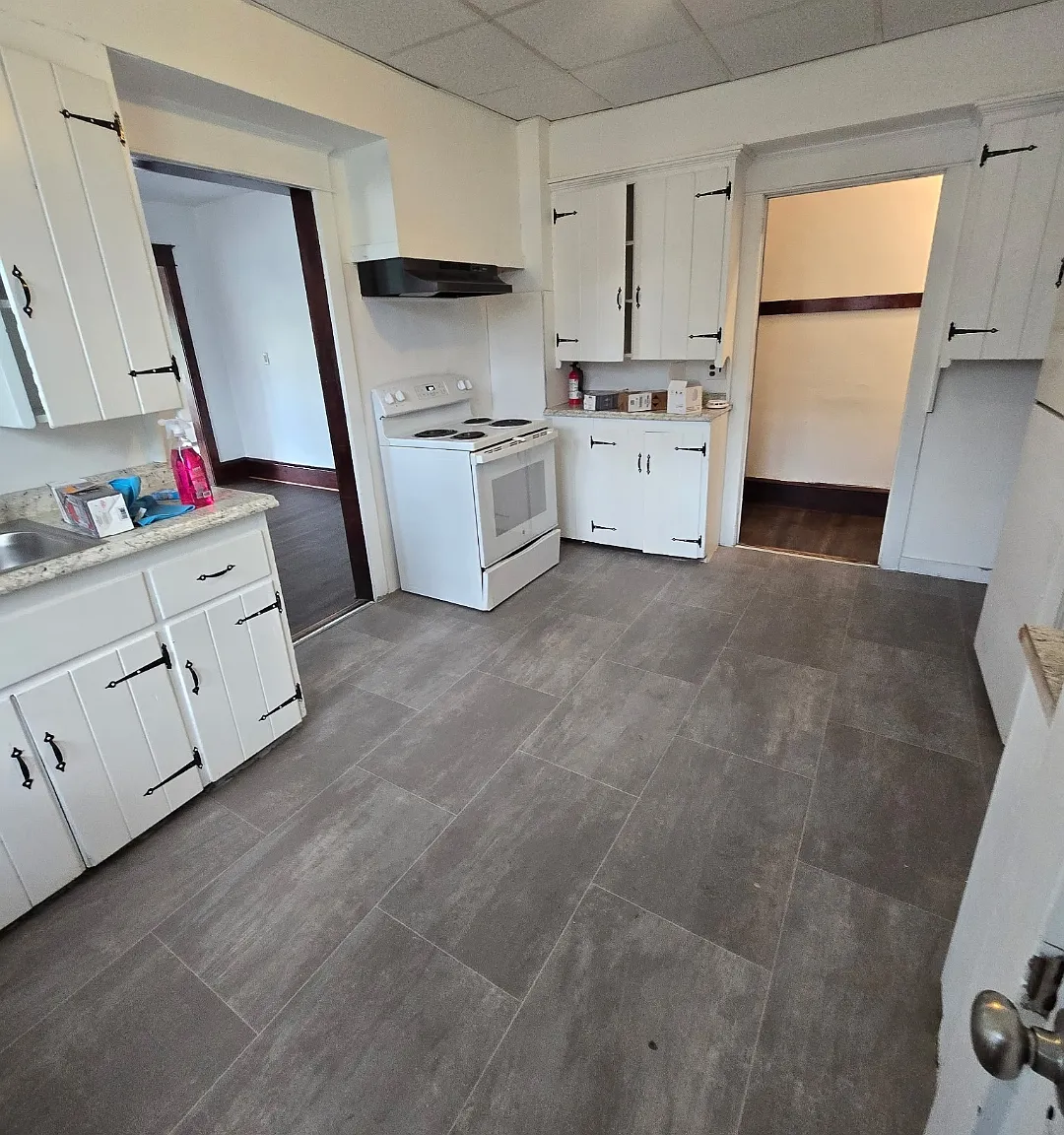 4 bed, 2060 sqft, $2,150 — Photo 4