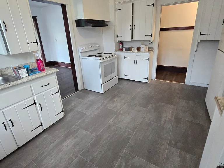 231 Thomson Ave — Photo 4