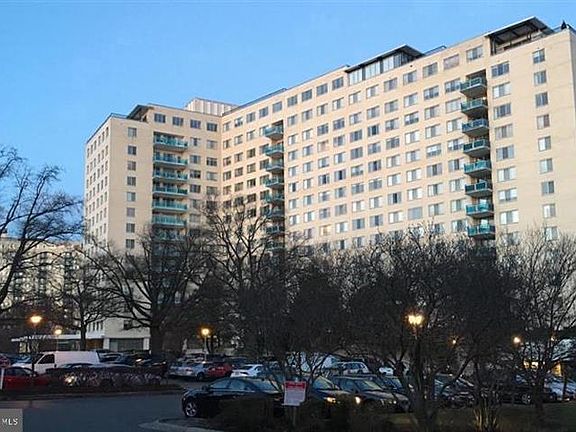 3rd image of 10401 Grosvenor Pl APT 1626