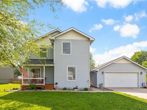 1184 Greenwood Pkwy, Tonganoxie, KS 66086