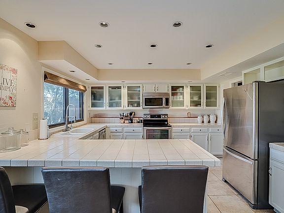 4th image of 1430 N El Camino Dr
