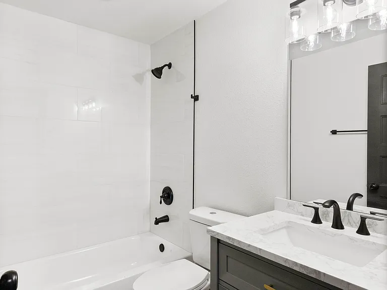 Baycrest Apartments — Photo 12