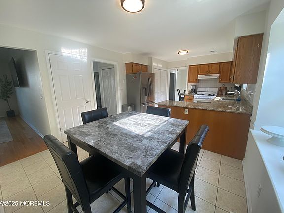 4th image of 178 Royal Oak Drive