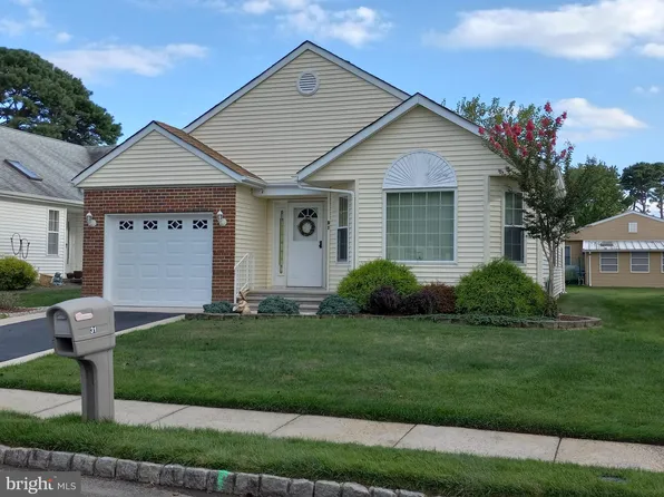 31 Portsmouth Dr, Toms River, NJ 08757