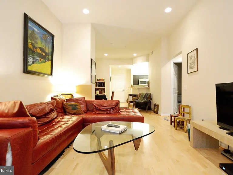 1600 Arch St #812 — Photo 2