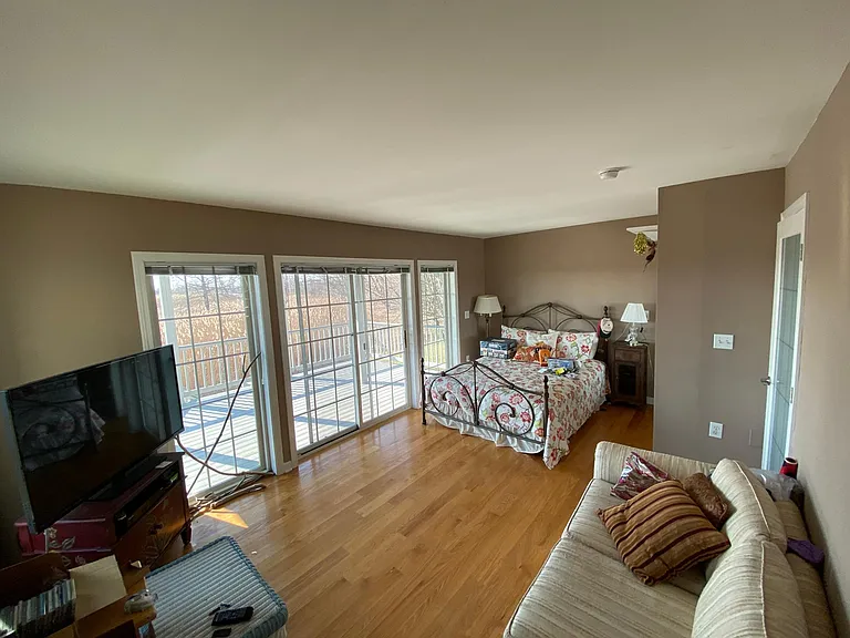 918 Reef Rd — Photo 5