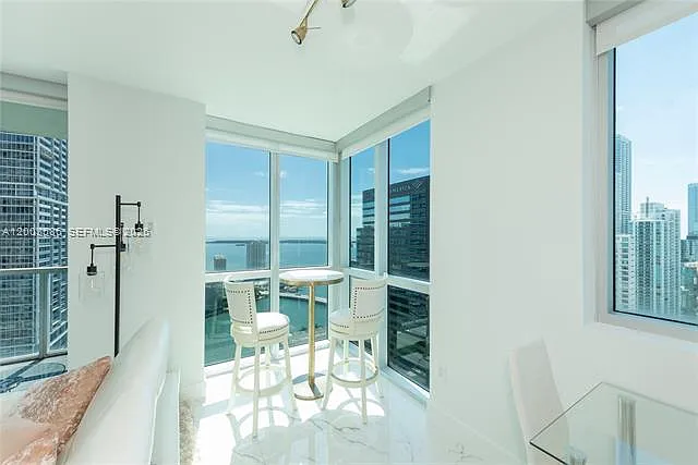 500 Brickell Ave — Photo 30