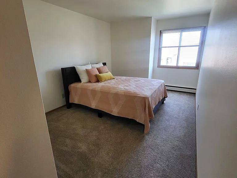 Midvale Heights Apartments — Photo 14