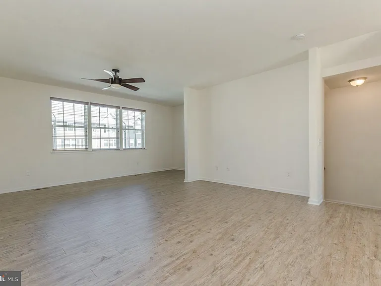 172 Drexel Ct — Photo 26