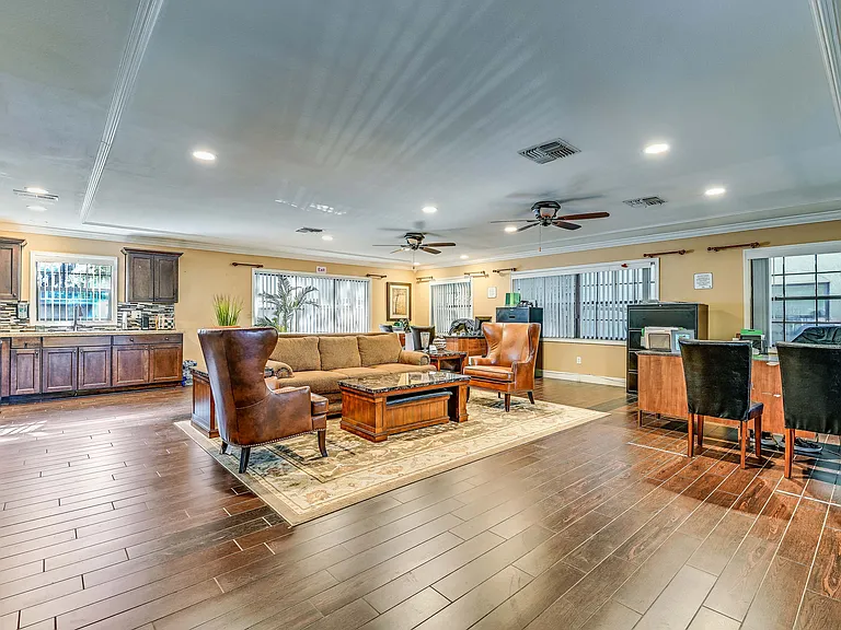 Westminster Chase Apartments — Photo 6