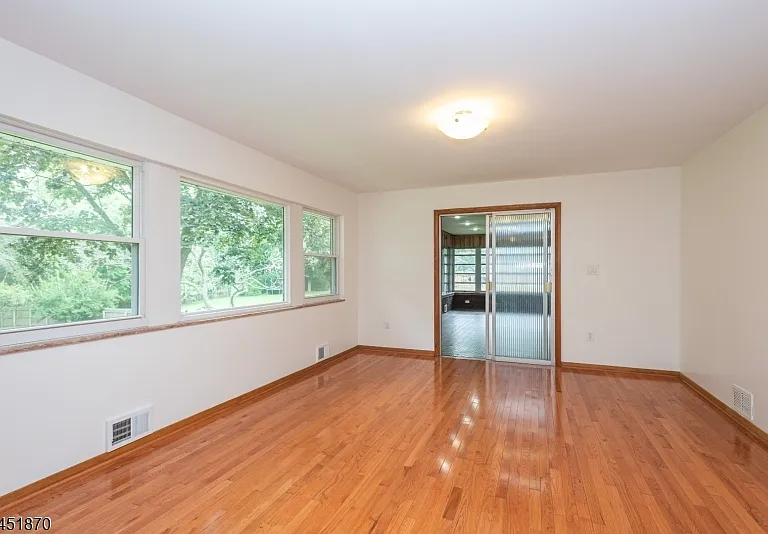 681 Easton Ave — Photo 7