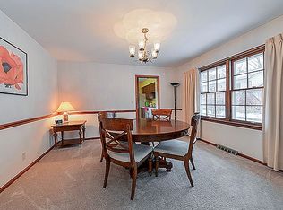 816 Maple Ln, Batavia, IL 60510