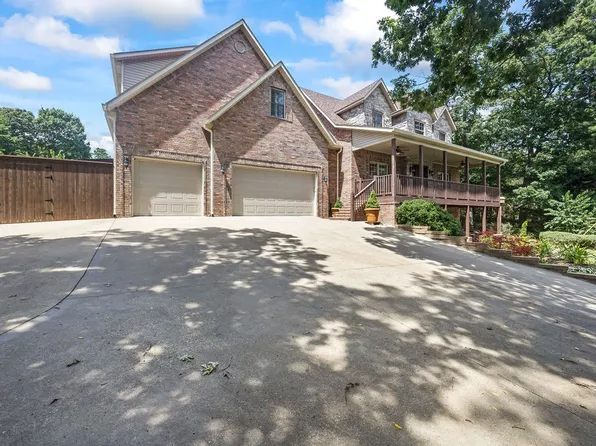 1 Merion Dr, Eureka Springs, AR 72631