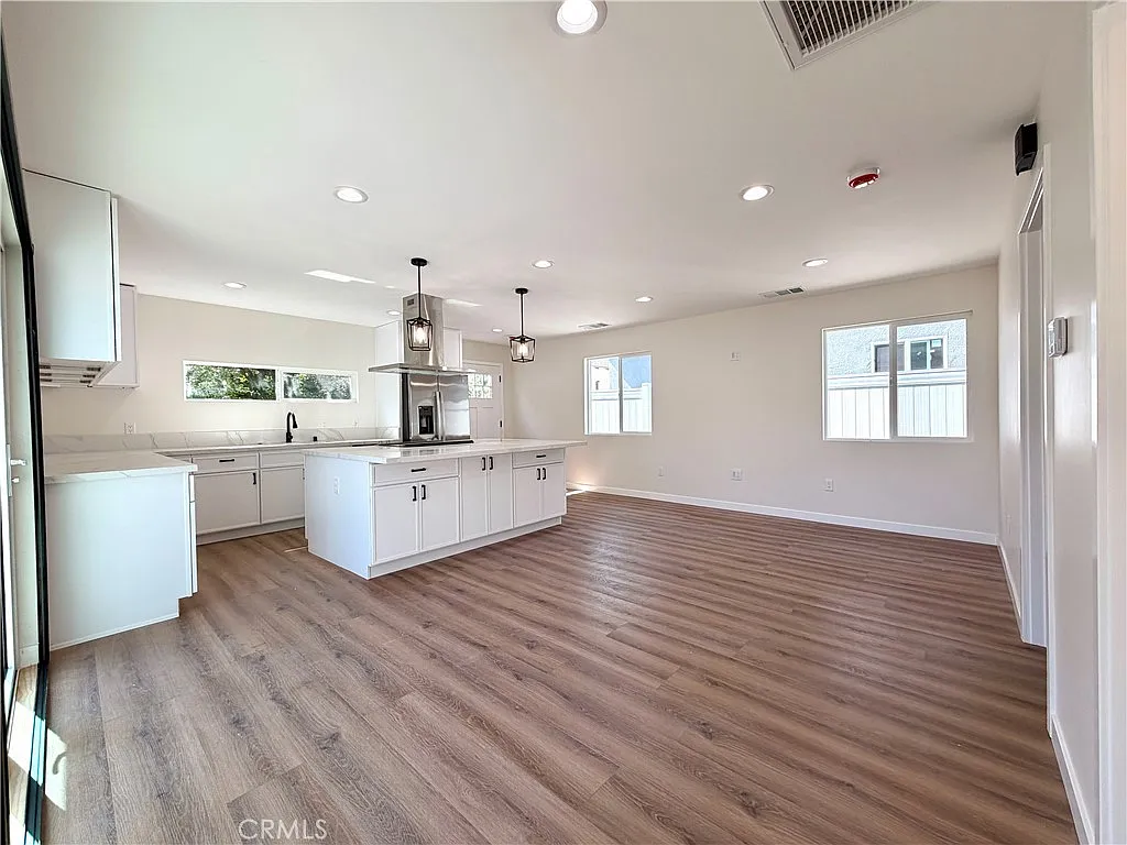 3 bed, 1148 sqft, $3,700 — Photo 3