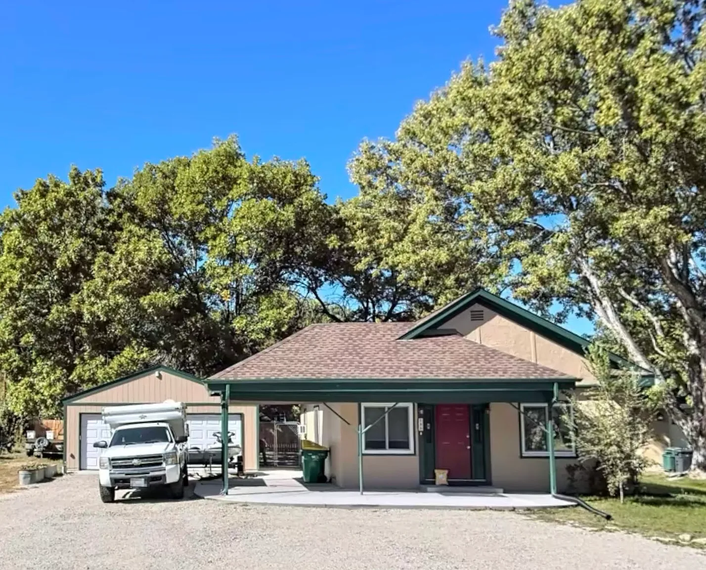 4 bed, $3,000 — Photo 1