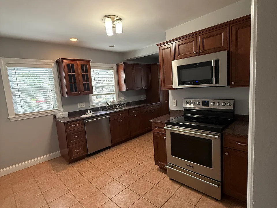 46 Glover Ave #1
